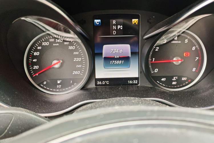 Used Mercedes-Benz C-Class 2017 Facelift C 200 L Sport Edition Odometer Close Up