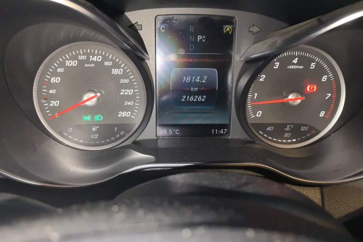 Used Mercedes-Benz C-Class 2017 C 180 L Sport Edition Odometer Close Up