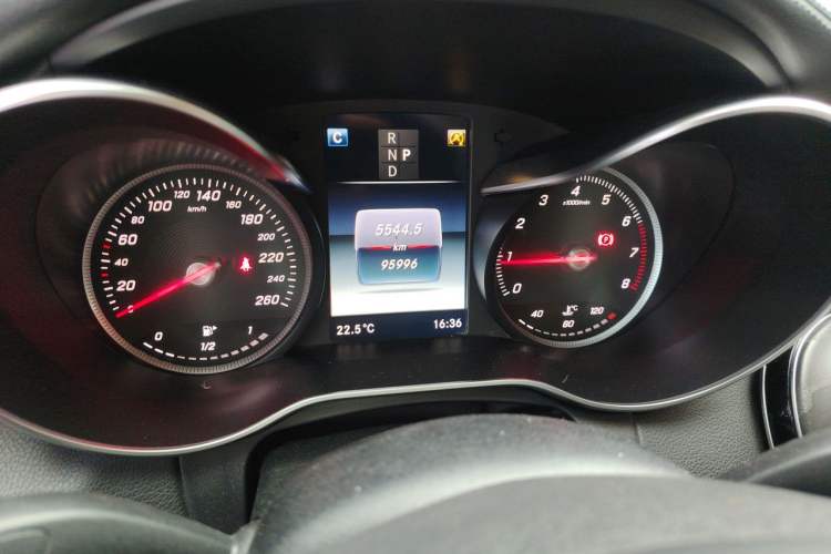 Used Mercedes-Benz C-Class 2017 Facelift C 200 L Sport Edition Odometer Close Up
