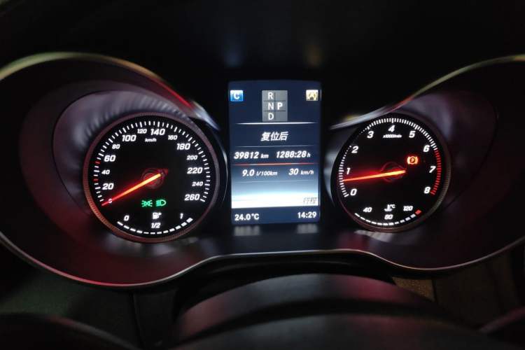 Used Mercedes-Benz C-Class 2017 Facelift C 200 L Sport Edition Odometer Close Up