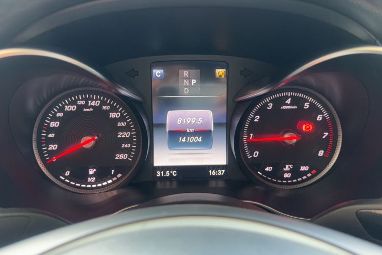 Used Mercedes-Benz C-Class 2017 Facelift C 200 L Sport Edition Odometer Close Up