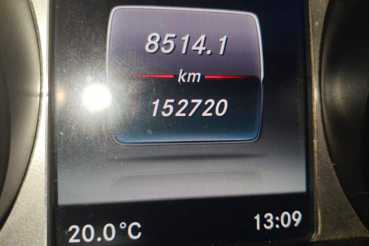 Used Mercedes-Benz C-Class 2017 Facelift C 200 L Sport Edition Odometer Close Up