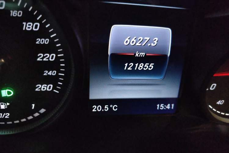 Used Mercedes-Benz C-Class 2017 C 200 L Odometer Close Up