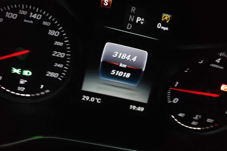Used Mercedes-Benz C-Class 2017 Facelift C 200 L Sport Edition Odometer Close Up