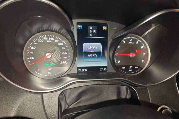 Used Mercedes-Benz C-Class 2017 Facelift C 200 L Sport Edition Odometer Close Up