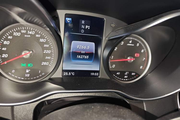 Used Mercedes-Benz C-Class 2017 C 180 L Sport Edition Odometer Close Up