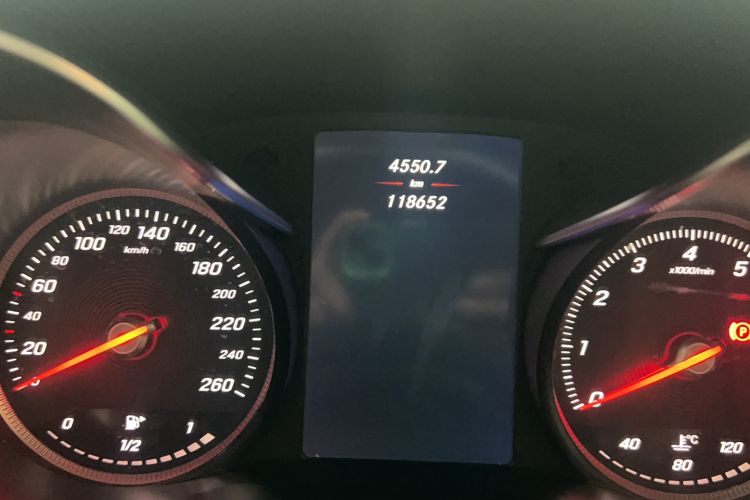 Used Mercedes-Benz C-Class 2017 C 200 L Sport Edition Odometer Close Up