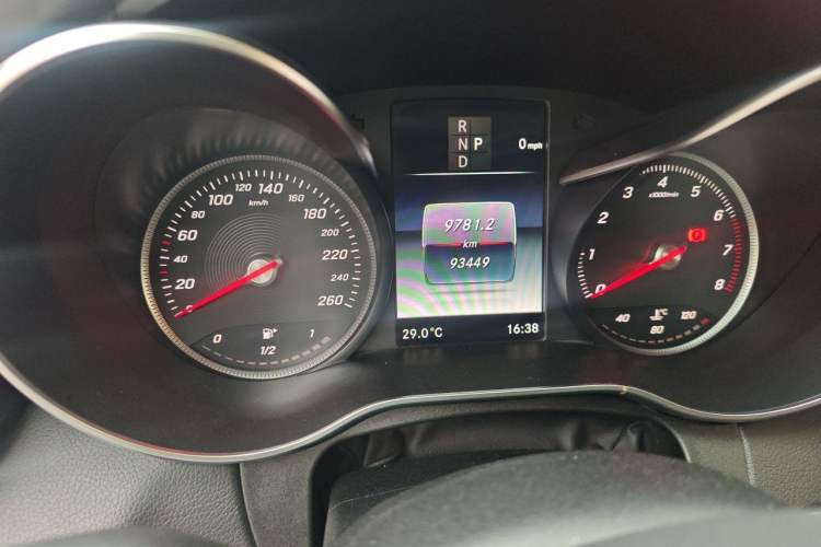 Used Mercedes-Benz C-Class 2017 Facelift C 200 L Sport Edition Odometer Close Up