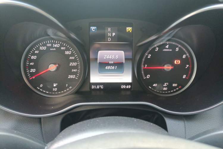 Used Mercedes-Benz C-Class 2017 Facelift C 200 L Sport Edition Odometer Close Up