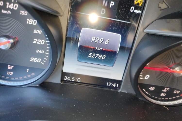 Used Mercedes-Benz C-Class 2017 Restyled C 180 L Fashion Edition Sport Version Odometer Close Up