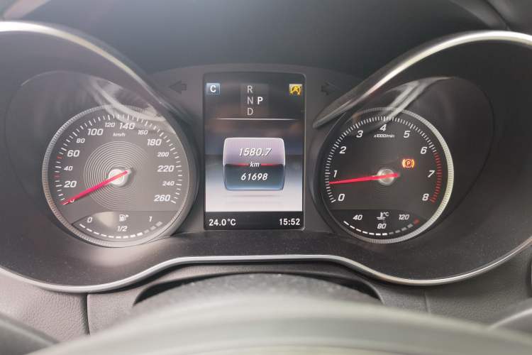 Used Mercedes-Benz C-Class 2017 Facelift C 200 L Sport Edition Odometer Close Up