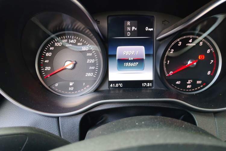 Used Mercedes-Benz C-Class 2017 C 200 L Sport Edition Odometer Close Up