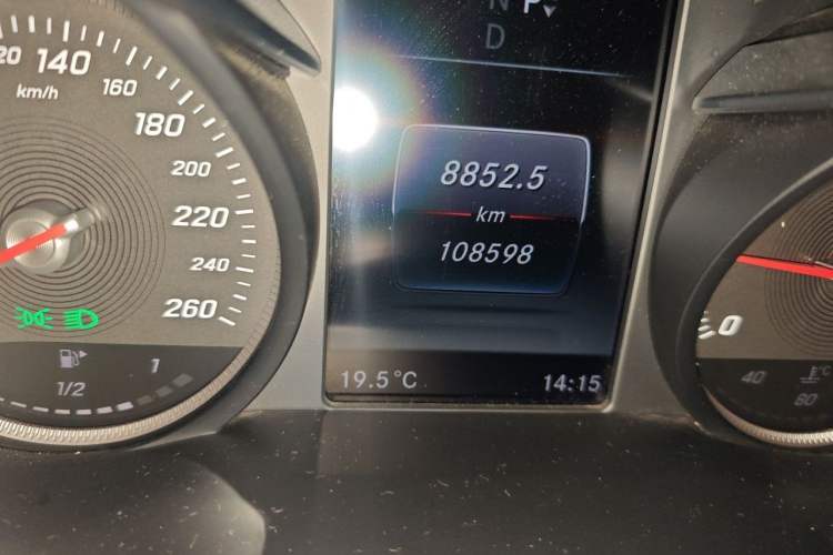 Used Mercedes-Benz C-Class 2017 C 200 L Sport Edition Odometer Close Up