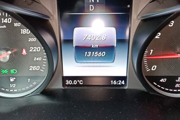 Used Mercedes-Benz C-Class 2017 C 200 Sport Edition 4MATIC Odometer Close Up
