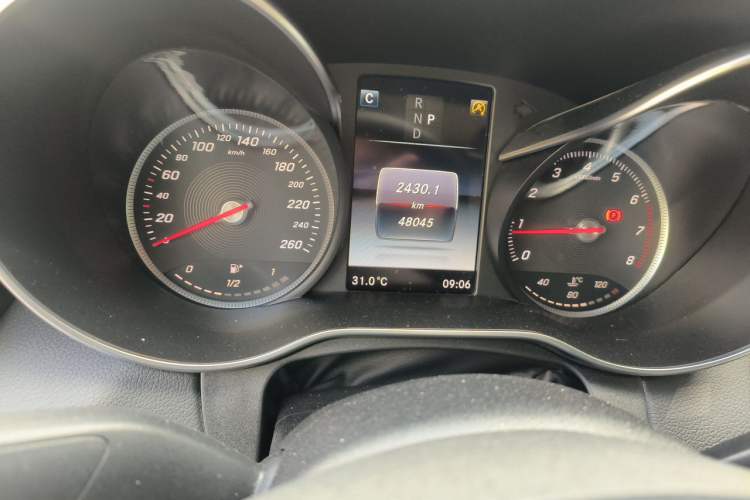 Used Mercedes-Benz C-Class 2017 Facelift C 200 L Sport Edition Odometer Close Up