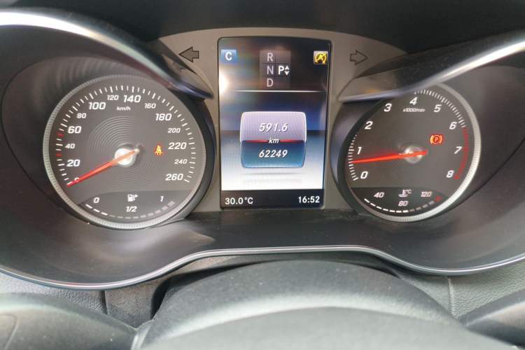 Used Mercedes-Benz C-Class 2017 C 180 L Sport Edition Odometer Close Up