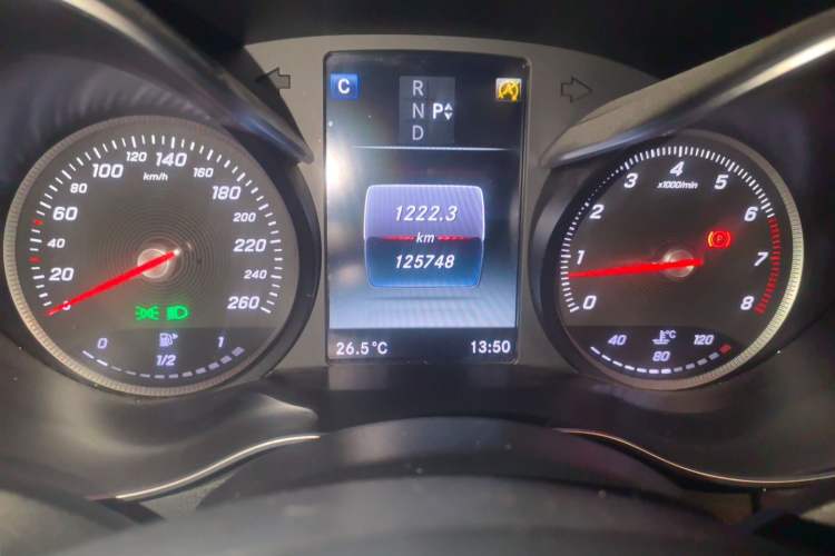 Used Mercedes-Benz C-Class 2017 Facelift C 200 Station Wagon Odometer Close Up