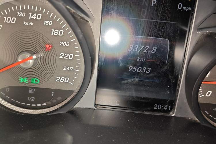 Used Mercedes-Benz C-Class 2017 Facelift C 200 L Odometer Close Up