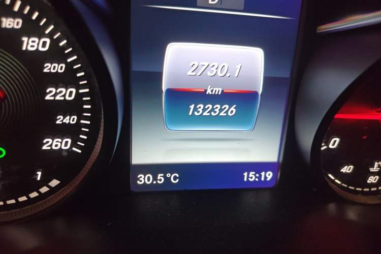 Used Mercedes-Benz C-Class 2017 C 200 L Sport Edition Odometer Close Up