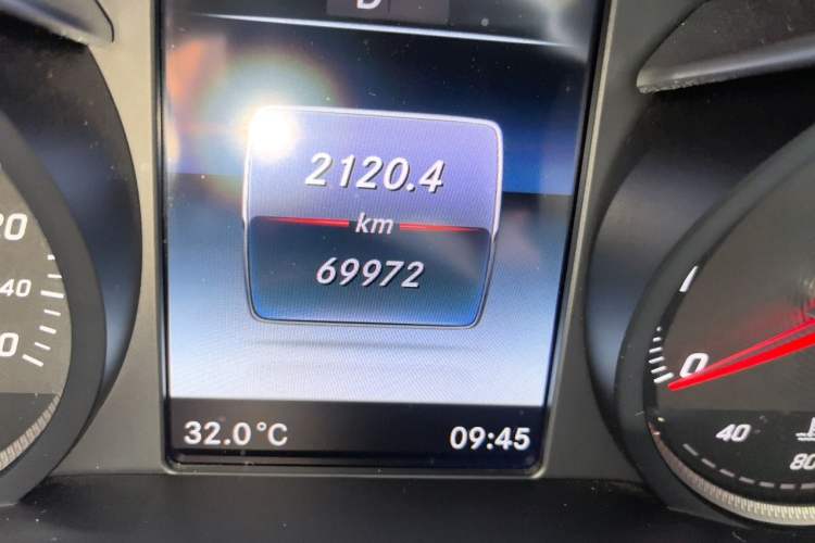 Used Mercedes-Benz C-Class 2017 Facelift C 200 L Sport Edition Odometer Close Up