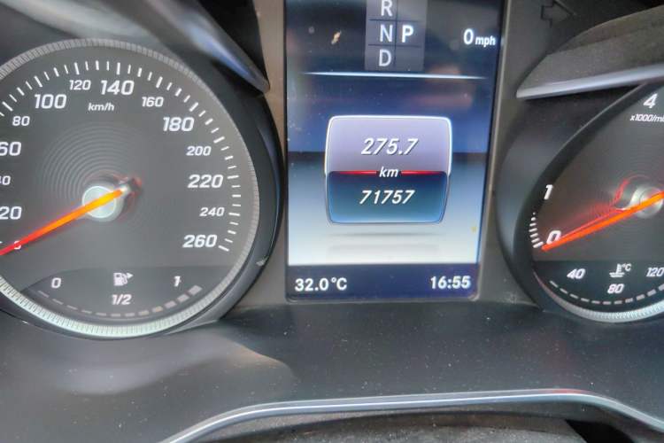 Used Mercedes-Benz C-Class 2017 C 200 L Sport Edition Odometer Close Up