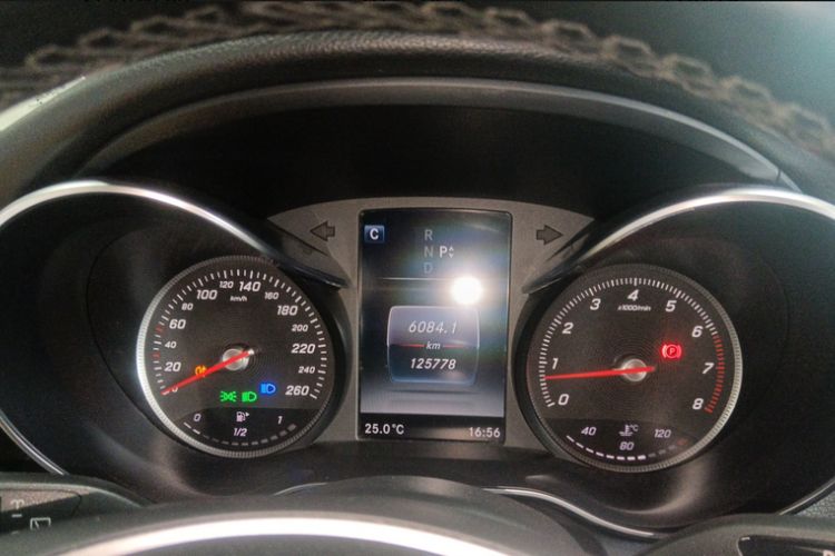 Used Mercedes-Benz C-Class 2017 C 200 station wagon Odometer Close Up