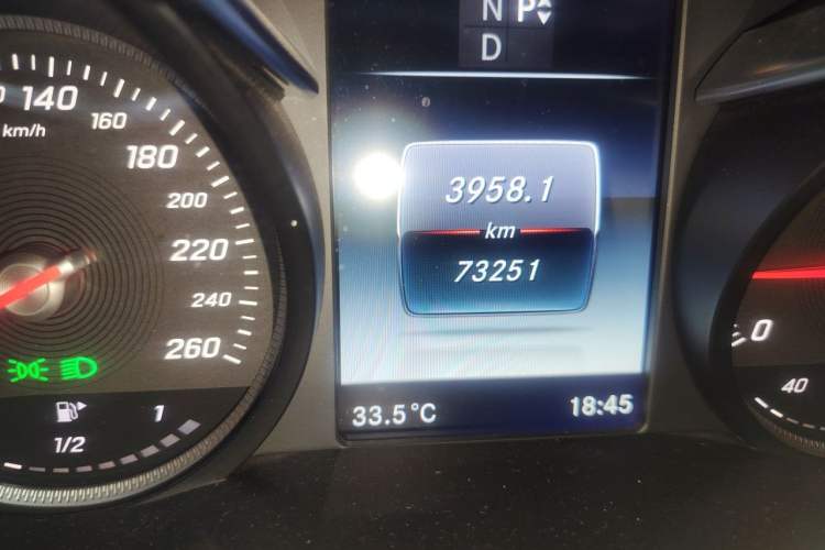 Used Mercedes-Benz C-Class 2017 C 200 L Sport Edition Odometer Close Up