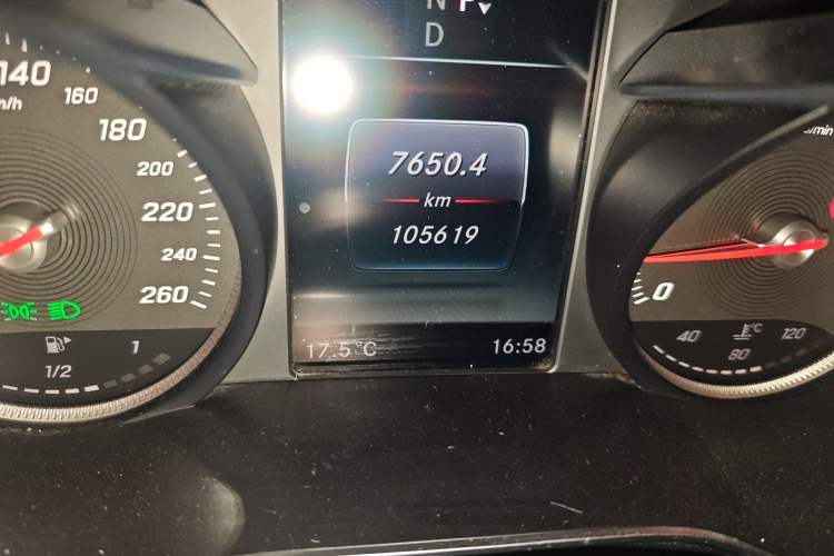 Used Mercedes-Benz C-Class 2017 Facelift C 200 L Sport Edition Odometer Close Up