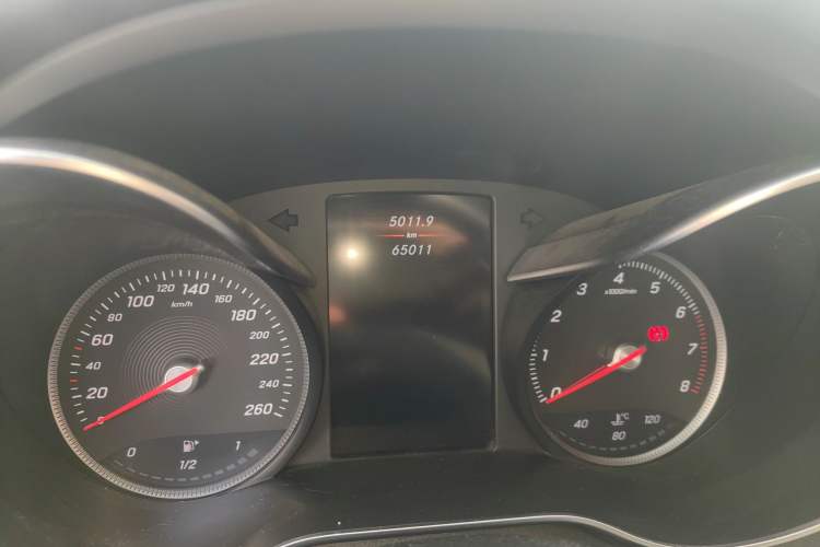 Used Mercedes-Benz C-Class 2017 Facelift C 200 L 4MATIC Sport Edition Odometer Close Up