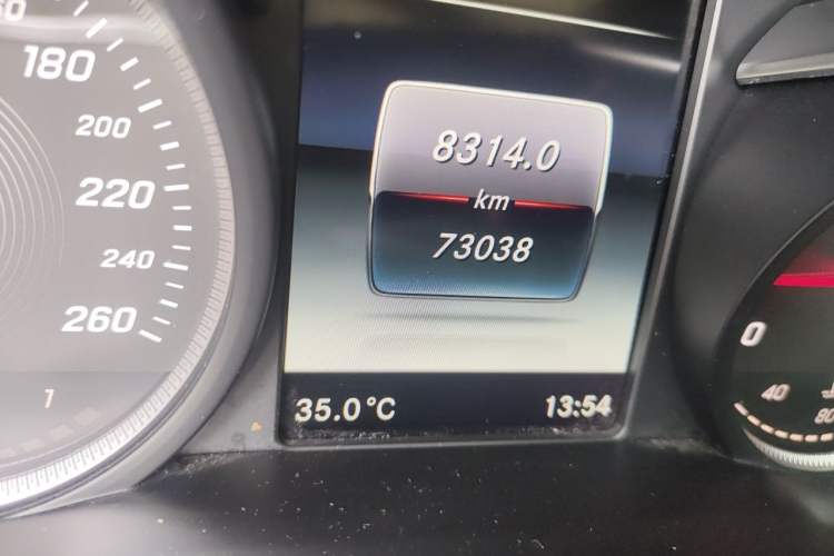 Used Mercedes-Benz C-Class 2017 Facelift C 200 L Sport Edition Odometer Close Up