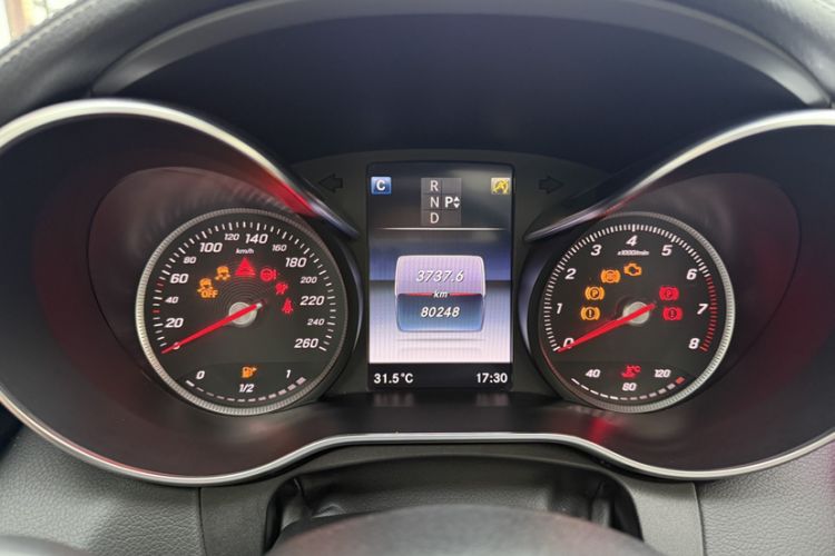 Used Mercedes-Benz C-Class 2017 C 200 L Sport Edition Odometer Close Up