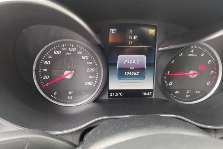 Used Mercedes-Benz C-Class 2017 Facelift C 200 L Sport Edition Odometer Close Up