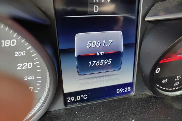 Used Mercedes-Benz C-Class 2017 C 180 L Sport Edition Odometer Close Up
