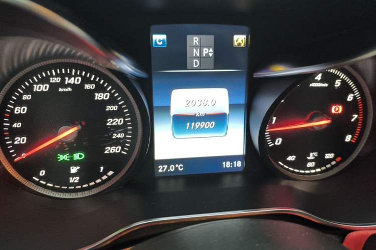 Used Mercedes-Benz C-Class 2017 C 200 L Sport Edition Odometer Close Up