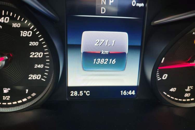 Used Mercedes-Benz C-Class 2017 Restyled C 180 L Fashion Edition Sport Version Odometer Close Up
