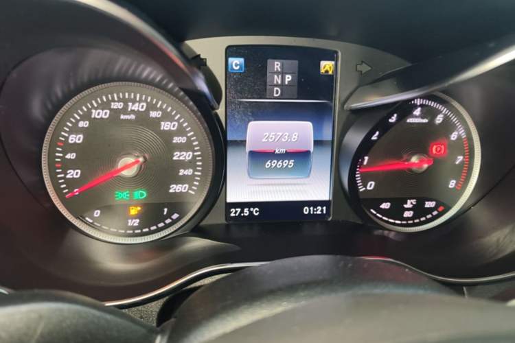 Used Mercedes-Benz C-Class 2017 Facelift C 200 L Sport Edition Odometer Close Up