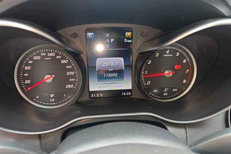 Used Mercedes-Benz C-Class 2017 Facelift C 200 L Sport Edition Odometer Close Up