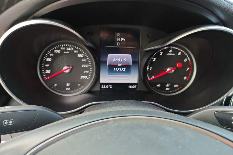 Used Mercedes-Benz C-Class 2017 C 180 L Sport Edition Odometer Close Up