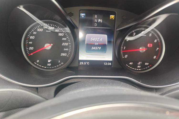 Used Mercedes-Benz C-Class 2017 Facelift C 200 L Sport Edition Odometer Close Up