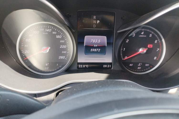 Used Mercedes-Benz C-Class 2017 Facelift C 200 L Sport Edition Odometer Close Up