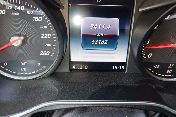 Used Mercedes-Benz C-Class 2017 Facelift C 200 L Sport Edition Odometer Close Up