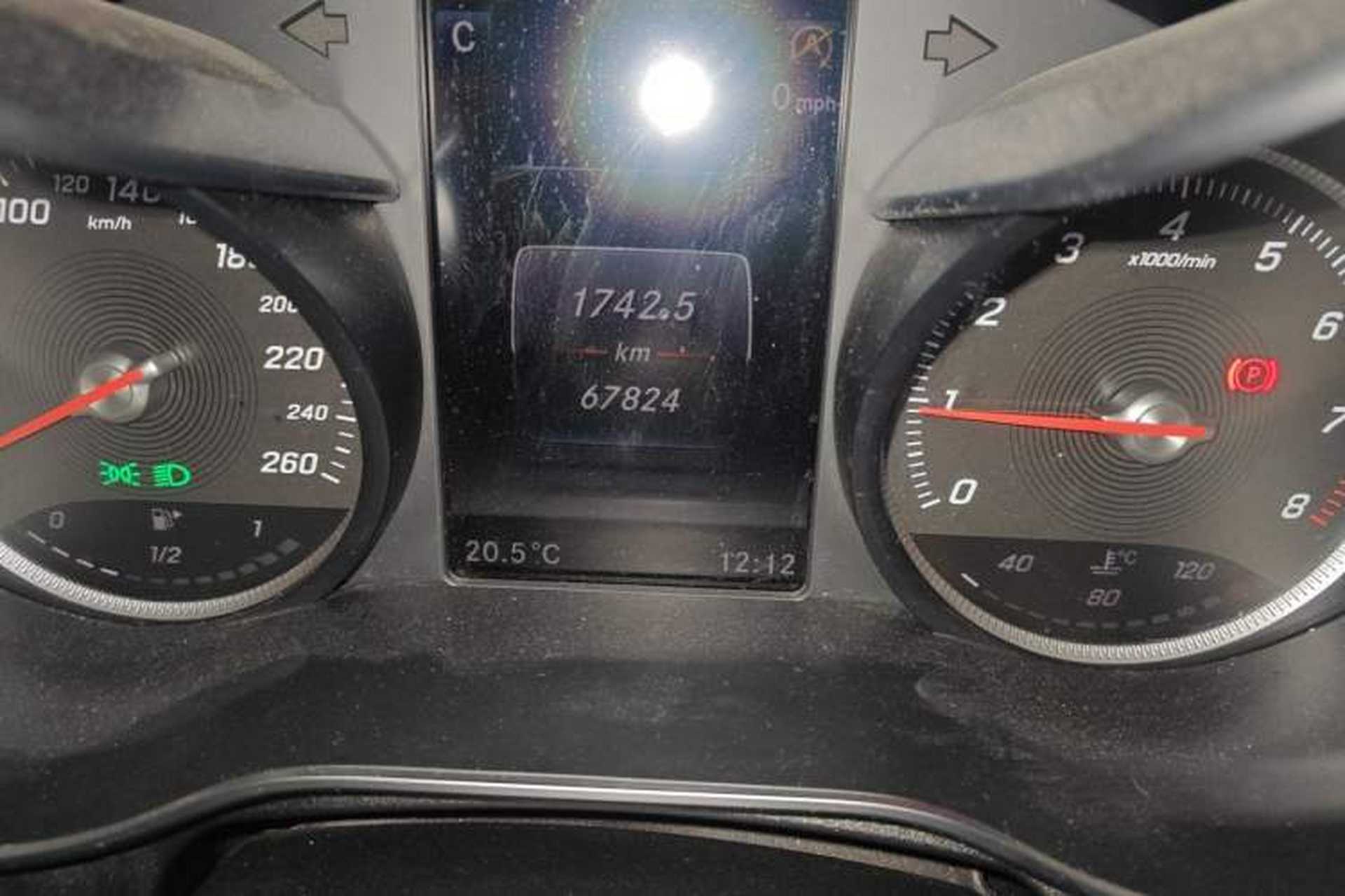Used Mercedes-Benz C-Class 2017 Restyled C 180 L Fashion Edition Sport Version Odometer Close Up
