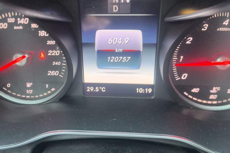 Used Mercedes-Benz C-Class 2017 Facelift C 200 L Sport Edition Odometer Close Up