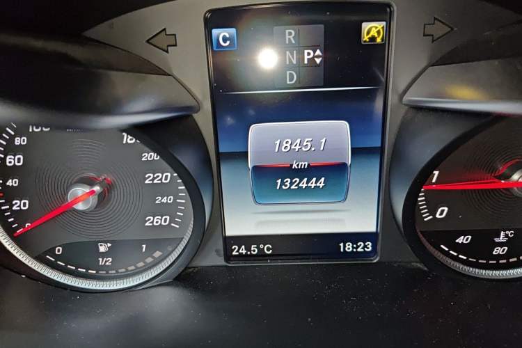 Used Mercedes-Benz C-Class 2017 Facelift C 200 L Sport Edition Odometer Close Up