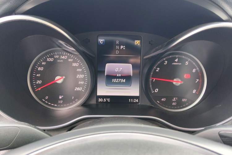Used Mercedes-Benz C-Class 2017 Facelift C 200 L Sport Edition Odometer Close Up
