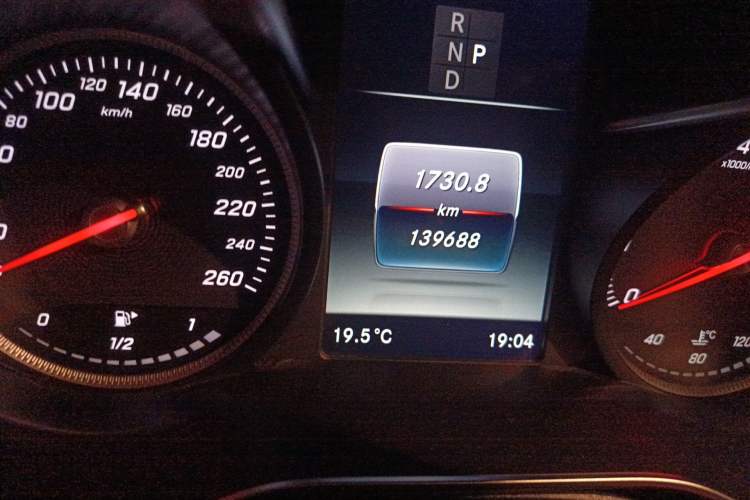 Used Mercedes-Benz C-Class 2017 Facelift C 200 L Odometer Close Up