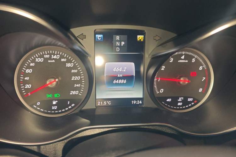 Used Mercedes-Benz C-Class 2017 Restyled C 180 L Fashion Edition Sport Version Odometer Close Up