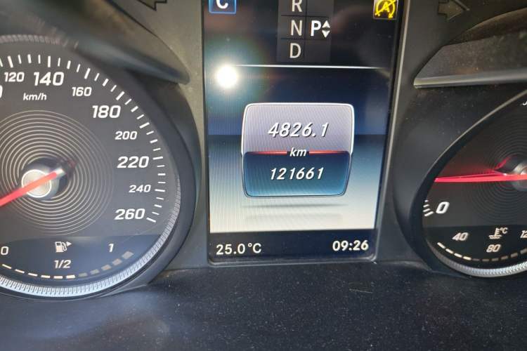 Used Mercedes-Benz C-Class 2017 Facelift C 200 L Sport Edition Odometer Close Up