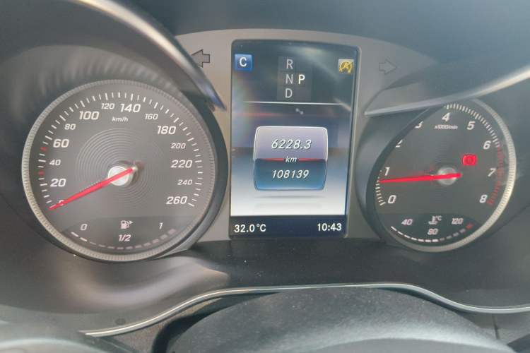 Used Mercedes-Benz C-Class 2017 C 200 L Sport Edition Odometer Close Up