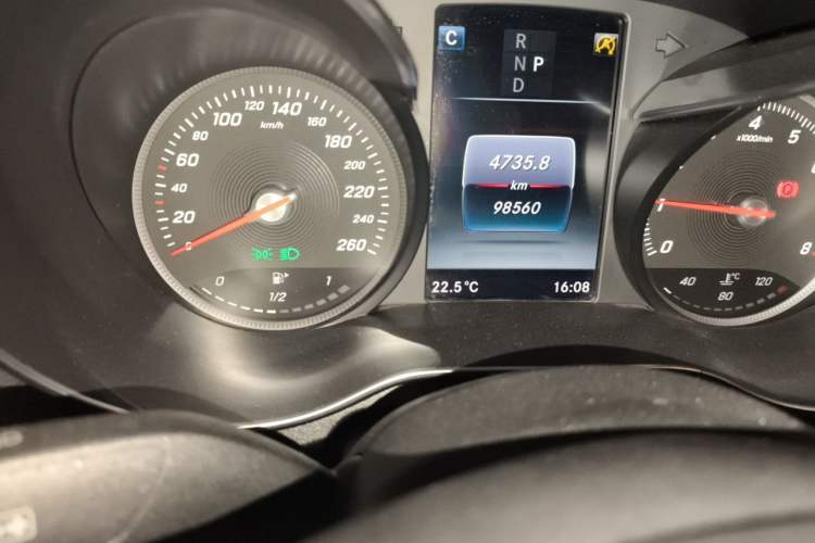 Used Mercedes-Benz C-Class 2017 Restyled C 180 L Fashion Edition Sport Version Odometer Close Up